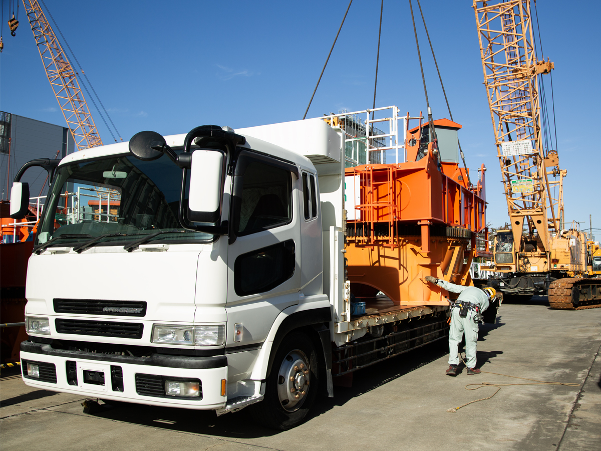運搬車両（10t車）